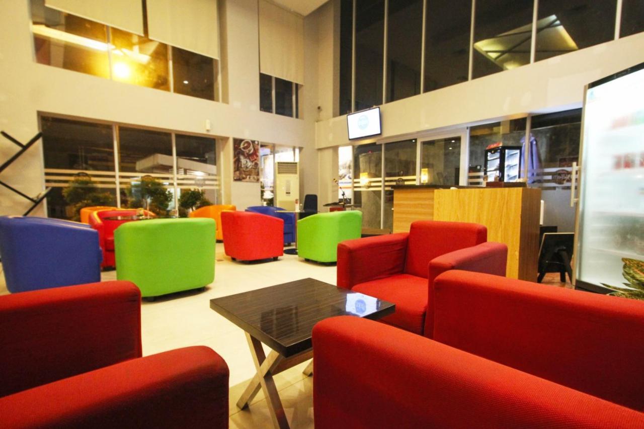 Hotel Dafam Пеканбару Екстериор снимка